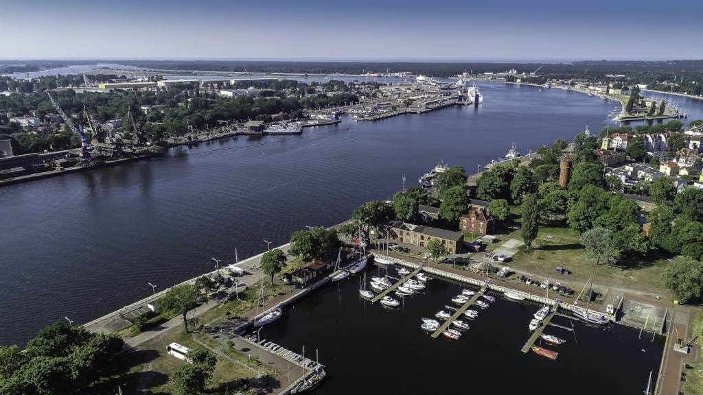 Świnoujście jako węzeł TSL: rola miasta w transporcie ciężarowym i spedycji